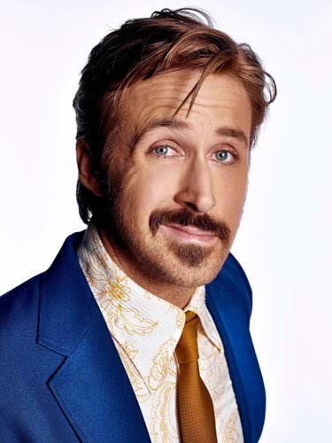 misclae's tweet photo. Freak/ loml/ loser. Imagine cowboys and angels playing while you look at this #hollandmarch #theniceguys #ryangosling https://t.co/azQ5TDd4y2