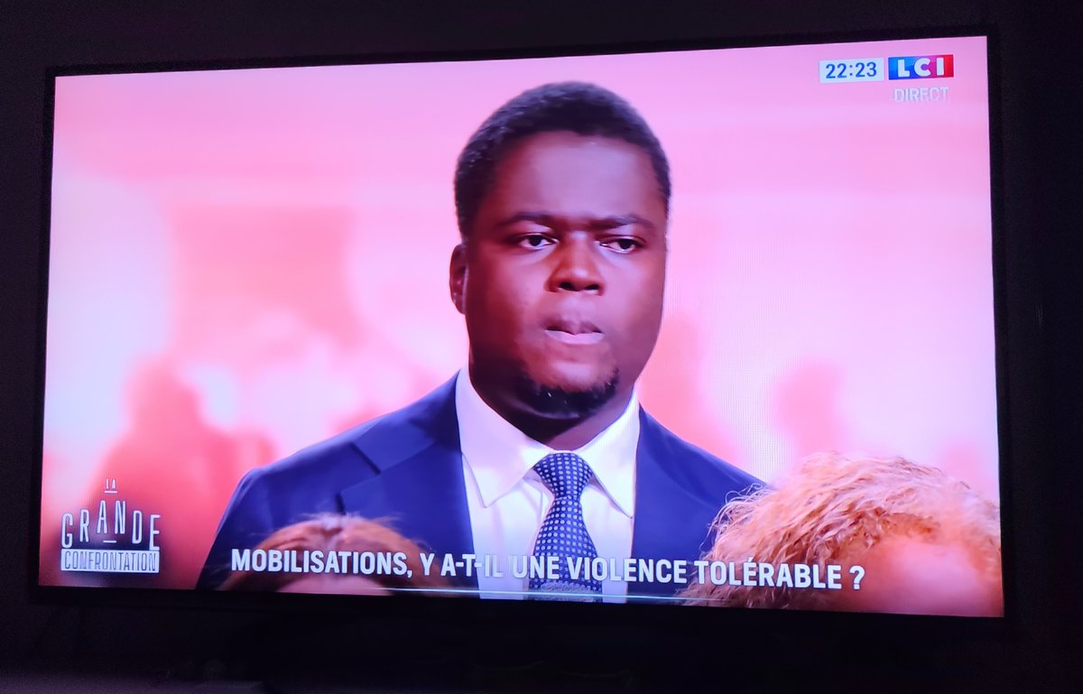 NassiraELM's tweet photo. Ah et Tanguy David, ex membre du parti raciste d'extrême droite, Reconquête, est présenté par David Pujadas comme un "influenceur". Mais c'est incroyable cette émission https://t.co/mzn4xP3eVu