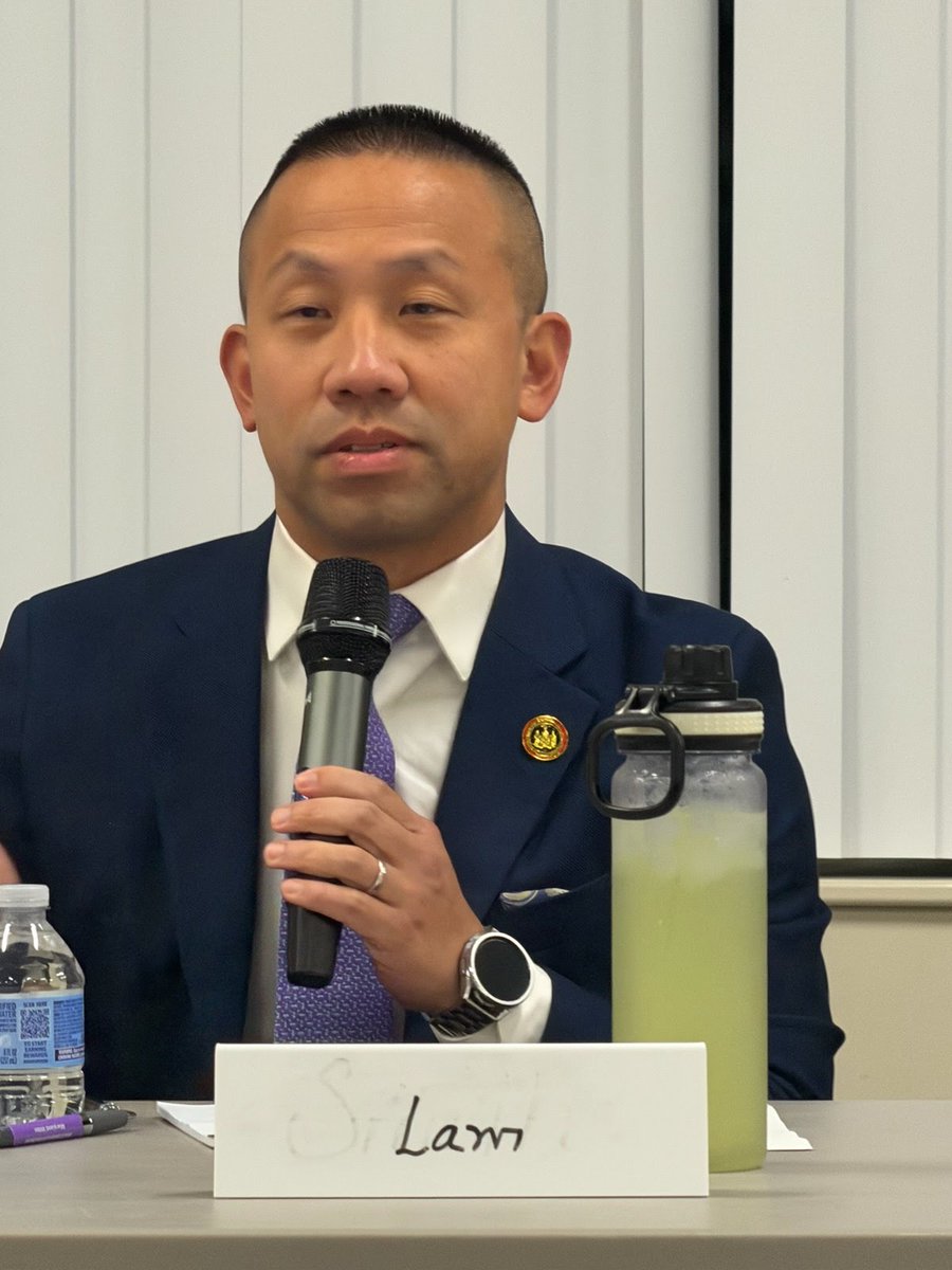 ClarenceLamMD's tweet photo. Thank you to the Anne Arundel League of Women Voters for hosting last night's candidate forum--great questions and discussion! Look forward to serving with this new Senate delegation and with our new Democratic team in neighboring District 31! https://t.co/2XgWcRryHJ