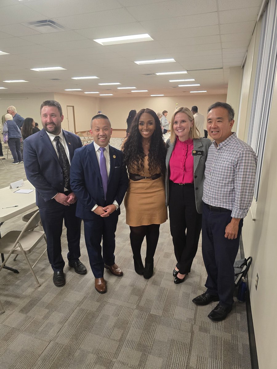 ClarenceLamMD's tweet photo. Thank you to the Anne Arundel League of Women Voters for hosting last night's candidate forum--great questions and discussion! Look forward to serving with this new Senate delegation and with our new Democratic team in neighboring District 31! https://t.co/2XgWcRryHJ