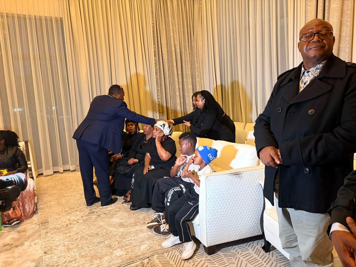 HelenMaphorp's tweet photo. In moments of profound loss, presence can speak louder than words. Amb. Christopher Mutsvangwa visited the Chivayo family to personally convey his condolences, joining relatives, friends, leaders and citizens standing with the family during this painful period.
#RIPCHIVAYOS https://t.co/RnJWsnlS3u