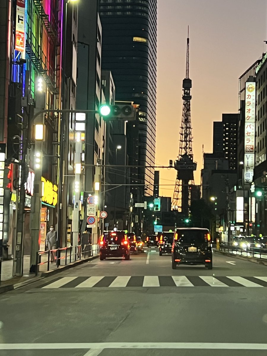 ShogoGuyatone's tweet photo. 朝焼けタワー https://t.co/JfVjcFimgE
