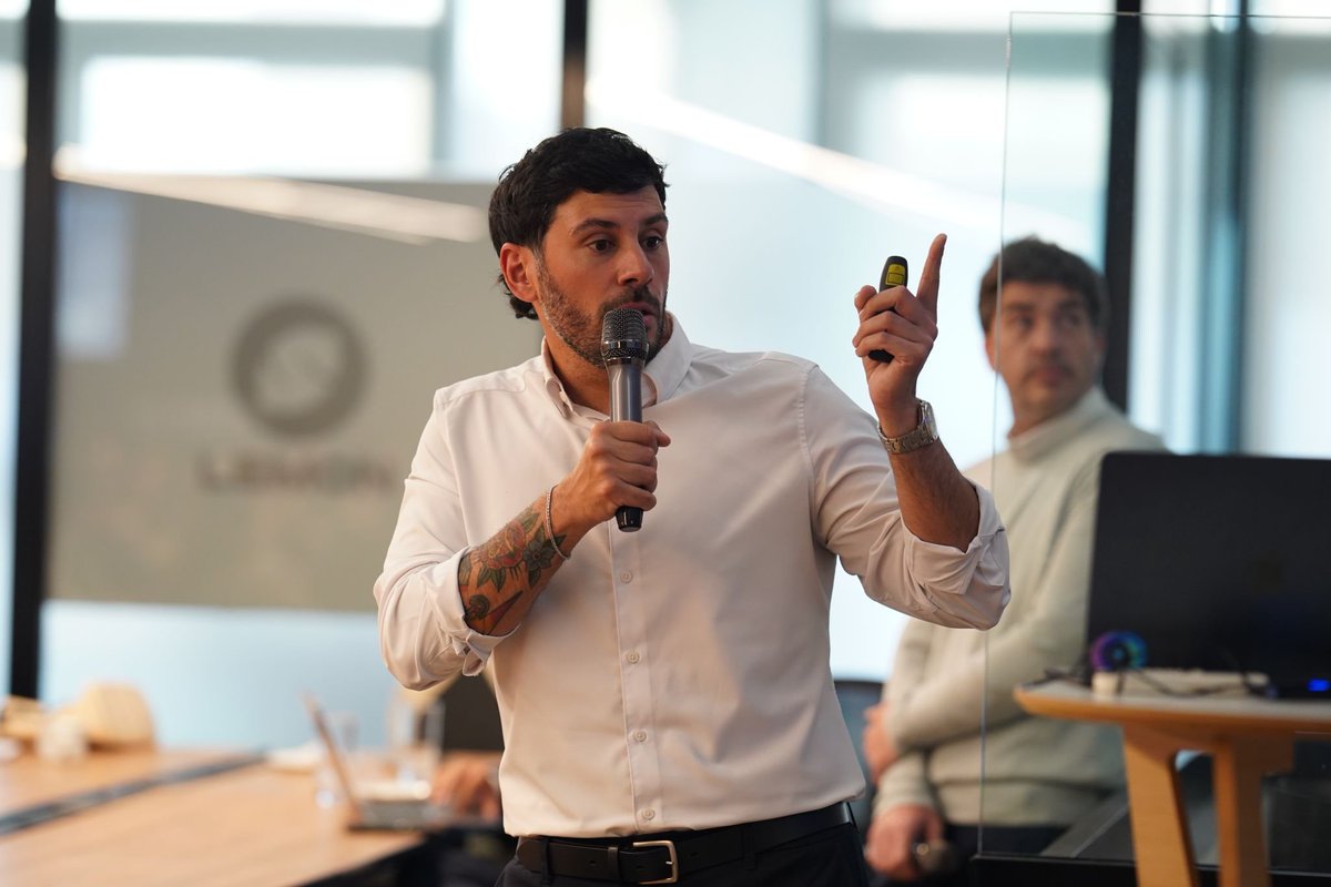 lemonapp_ar's tweet photo. El lunes recibimos a la @CamaraFintechAr en nuestras oficinas para su programa de medios de pago 🍋

La pregunta del día fue cómo se juntan crypto y el sistema financiero tradicional, en un país donde los dólares digitales ya mueven millones 🇦🇷 https://t.co/tTBN5zGKD4