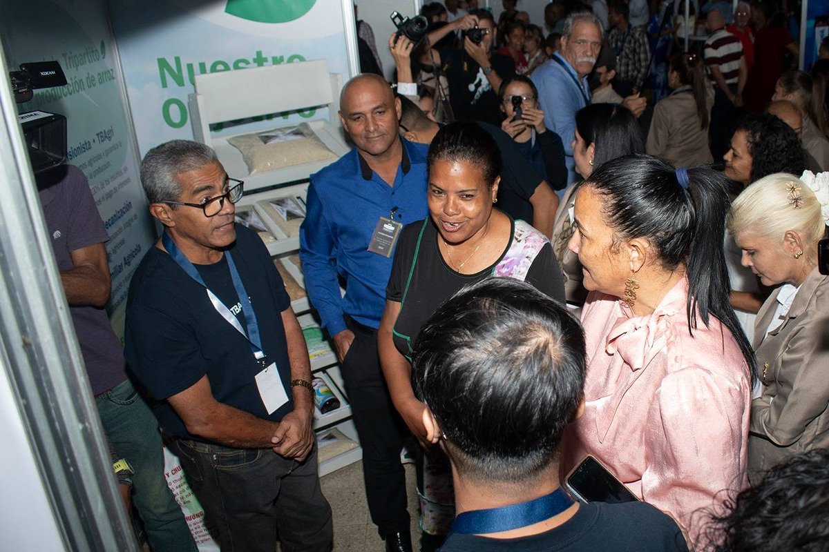 BarceloOrt92635's tweet photo. Participamos en la apertura de la Feria Internacional de Negocios BANDEC Granma 2026 junto a empresas estatales y nuevos actores económicos.
Una oportunidad para consolidar a través de  diferentes formas de gestión  el desarrollo económico  de #ProvinciaGranma 
#FINBAG2026
#Cuba https://t.co/O0XWHBtfuj