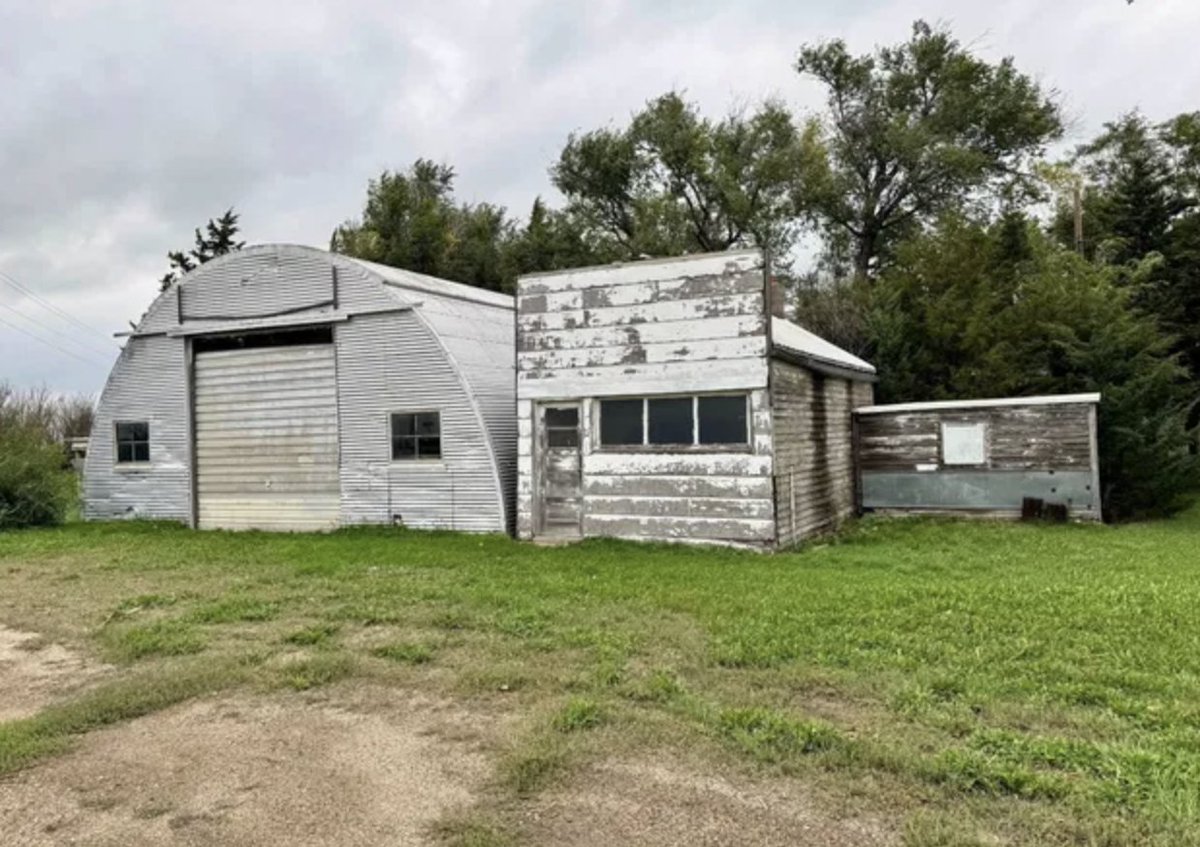 oldhouseunder50's tweet photo. c.1922 #SouthDakota #StarterHome For Sale on 2 #Acres $55K. 
https://t.co/GWoMk9i6W1 https://t.co/0UcgL9xB2m