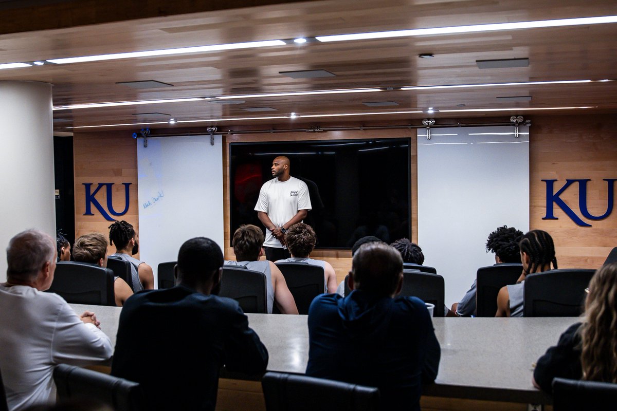 KUHoops's tweet photo. 2008 National Champion and KU hoops legend Darnell Jackson caught up with the guys today! 🔴🔵 https://t.co/SVmJ4HEfFT