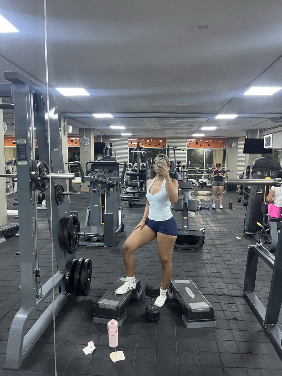 nl_005's tweet photo. No hay mejor terapia q ir al gym 😍 https://t.co/Rm0HapN9Ro