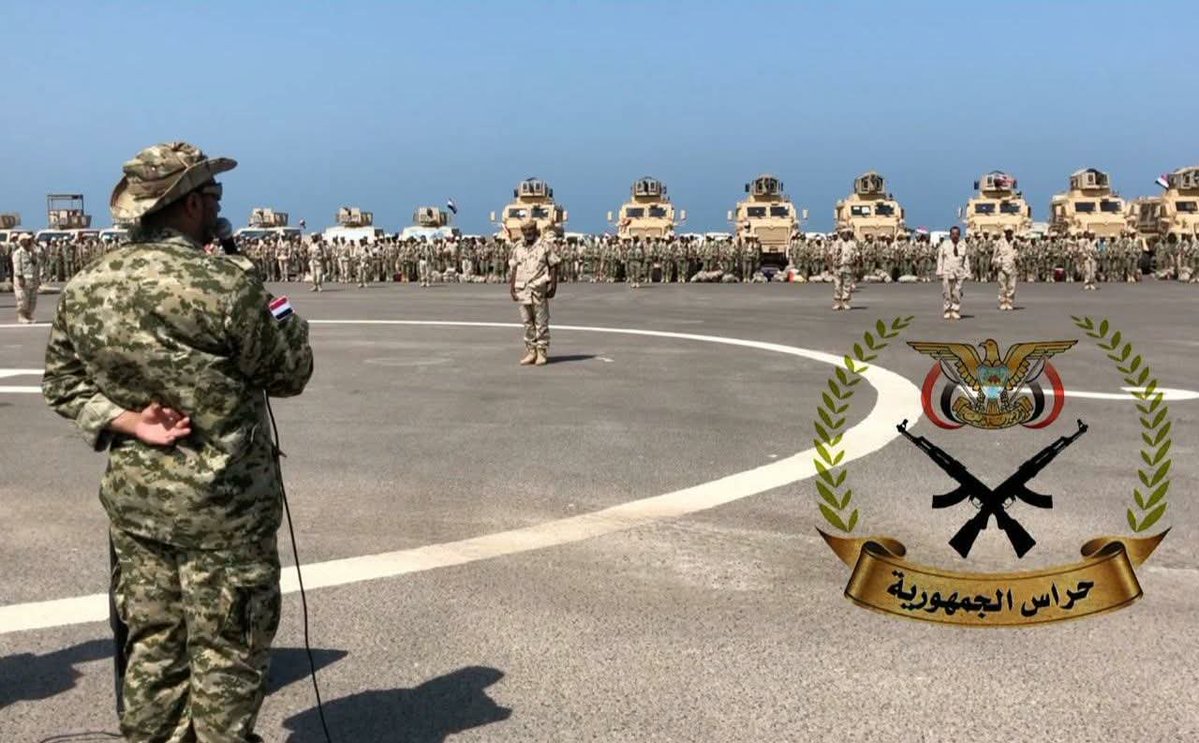amer_thabet2021's tweet photo. يا جماعة انا اعتقد ان الوية العمالقة الجنوبية انكسرت مع الوية حراس الجمهورية في الساحل الغربي والمعارك يحصل فيها بعض الانتكاسات والتراجع لكن الوية العمالقة الجنوبية اعادة ترتيب صفوفها وعاودت سريعاً تصفع المليشات الحو.ثية بقوة وطيرت بالنشوة من رؤوسهم فأين الوية حراس الجمهورية وهي قوة نظامية ومدربة وتملك عتاد وتجهيزات عسكرية صخمة لماذا لم ترتب صفوفها وتعد للميدان اسوة بالوية العمالقة الجنوبية خاصة ونحن كنا نعول عليهم في  مسألة تحرير الشمال وليس فقط في الحفاظ على الساحل الغربي فأين الخلل؟!