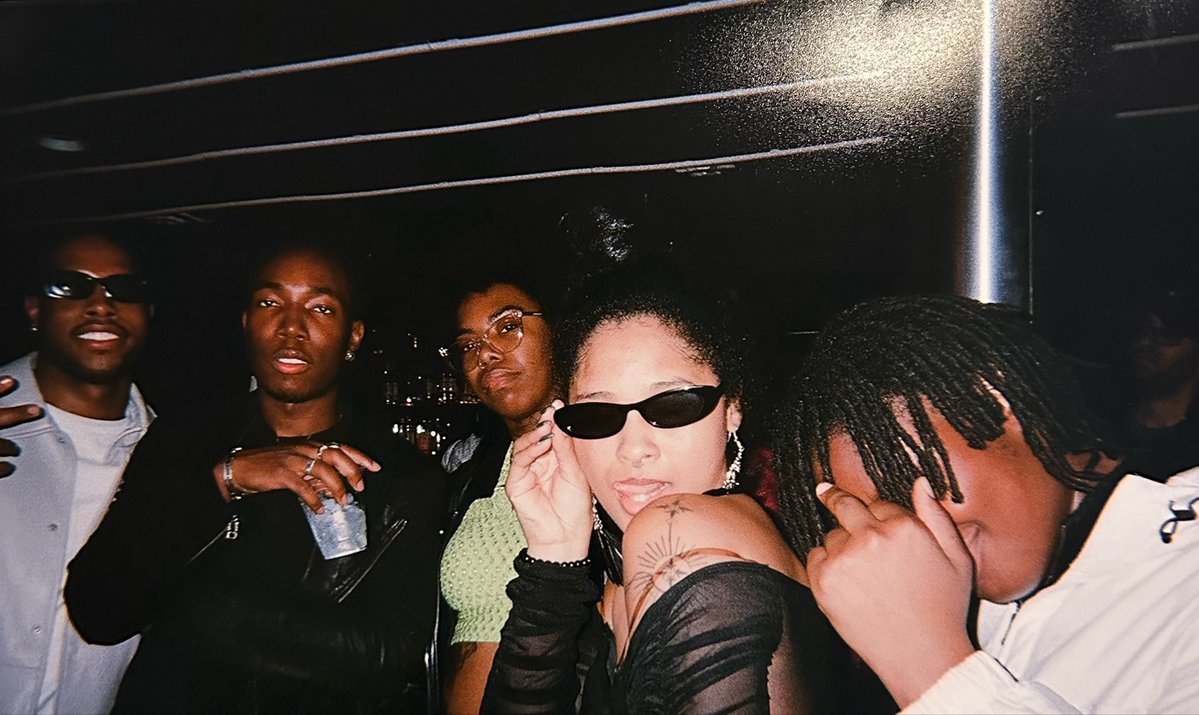 cantcun's tweet photo. feliiii cumpliii 2 da bestie bae @badwaffless he good libra pr. das my sexy sistaaaaaa mjm! ☆👯🍁 https://t.co/MIcalOdY9t