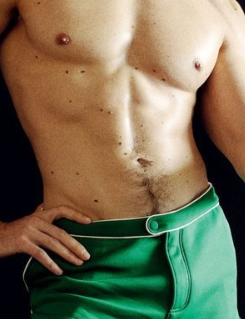 powvenie's tweet photo. Connor siendo el dueño del happy trail más importante de estos tiempos, qué hombre por favor https://t.co/eg3OR852j3