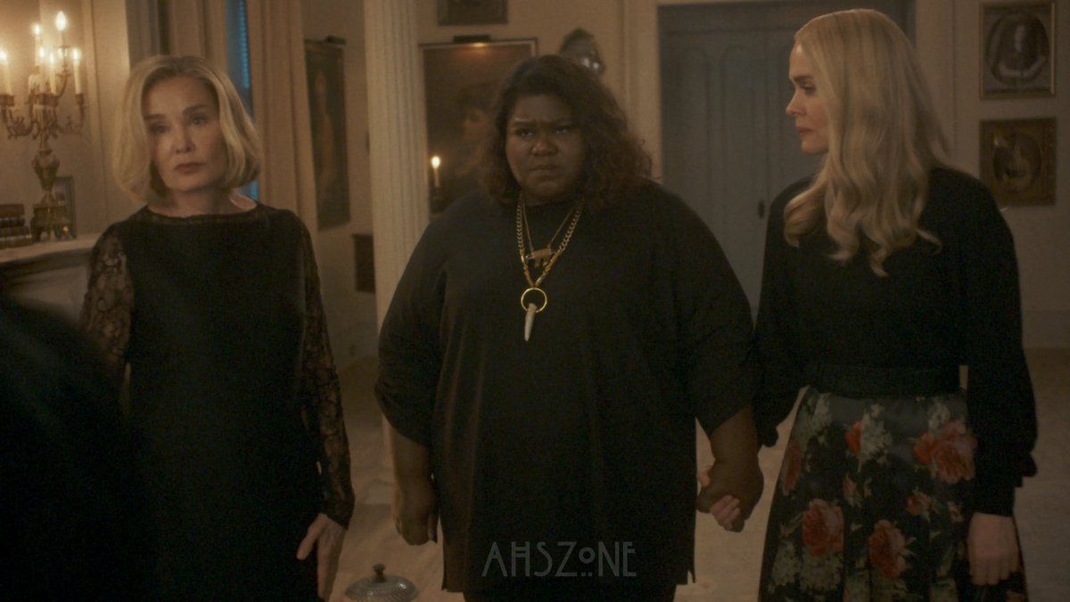 AHSZone's tweet photo. New “American Horror Story: 13” still of Jessica Lange as Fiona Goode, Gabourey Sidibe as Queenie, and Sarah Paulson as Cordelia Goode in the eighth episode, “Hell No.” #AHS13 https://t.co/VoXZIJI3C0