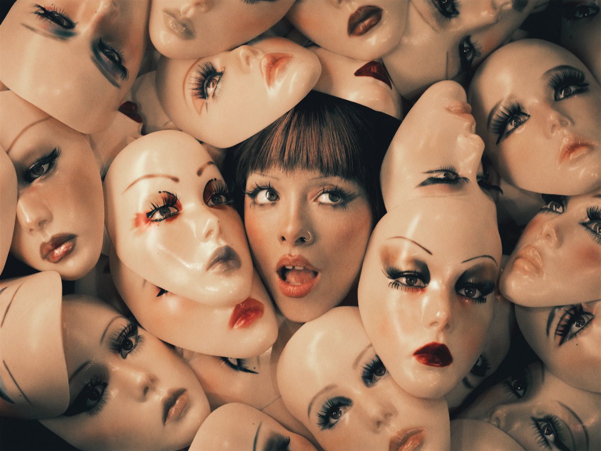 accessmelanie's tweet photo. Melanie Martinez em novos visuais para UNCANNY VALLEY! ❤️‍🔥 https://t.co/5VfmffHUjj