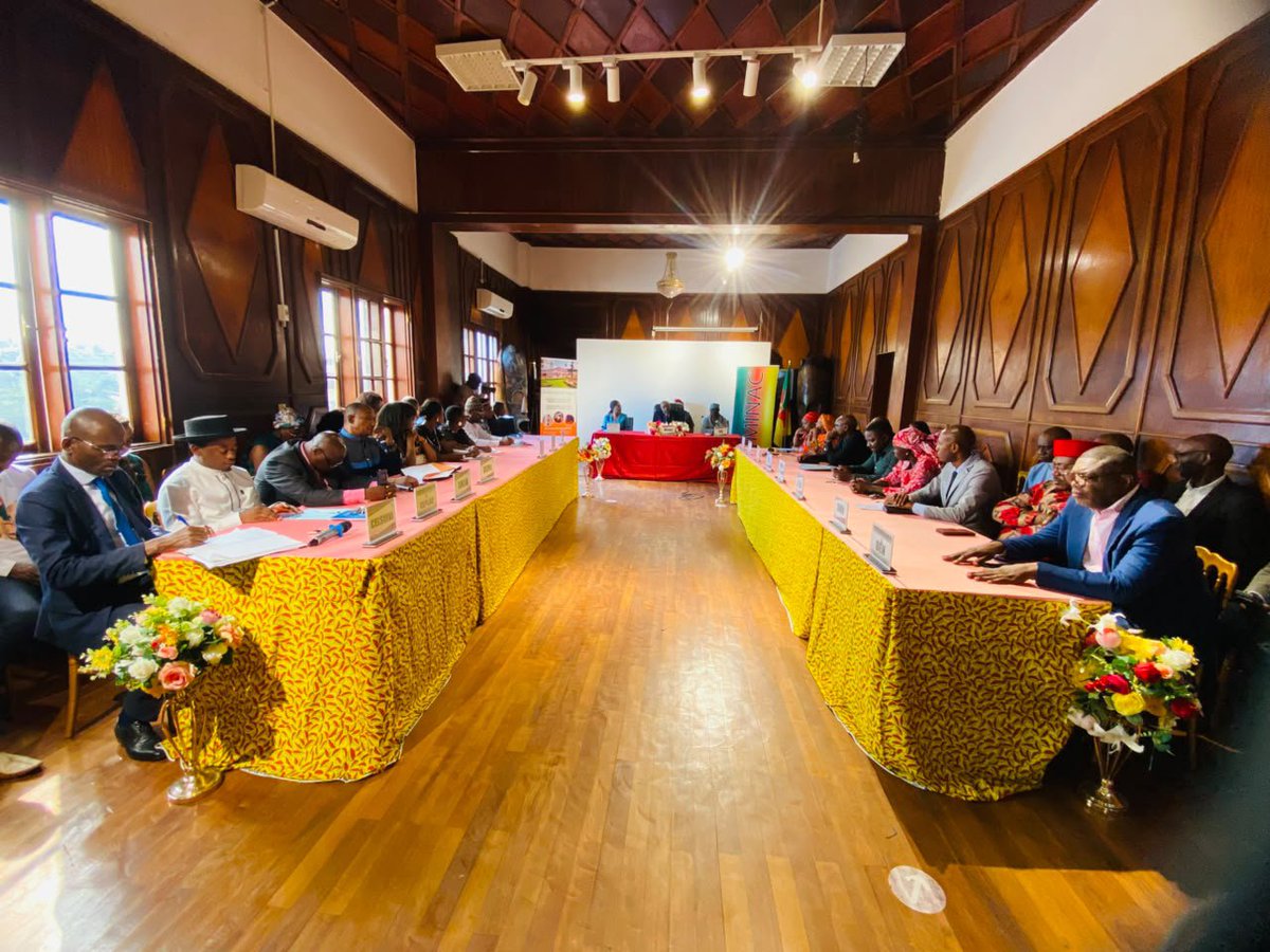 MINAC237's tweet photo. 30 ème édition du Festival Écrans Noirs en mémoire à BASSECK BA KOBHI le MINAC a reçu ce jour dans la salle Bimbia du Musée National, une délégation du comité d'organisation du festival Écrans Noirs, conduite par Mme MOUNE MBEDE Patricia Coordonnatrice Générale du Festival. https://t.co/4vSPknOAQw