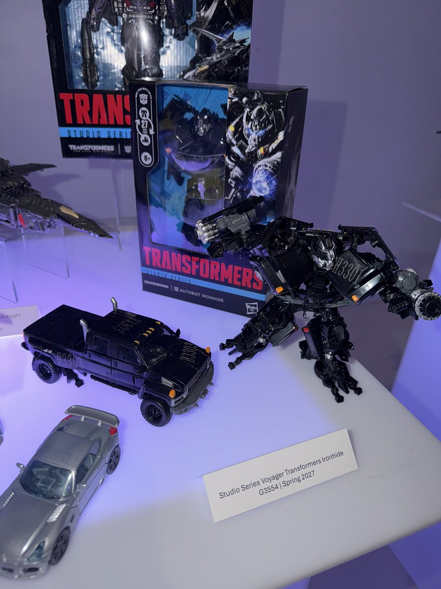 diecast2's tweet photo. Ironhide #Transformers https://t.co/FZeYt09xTX