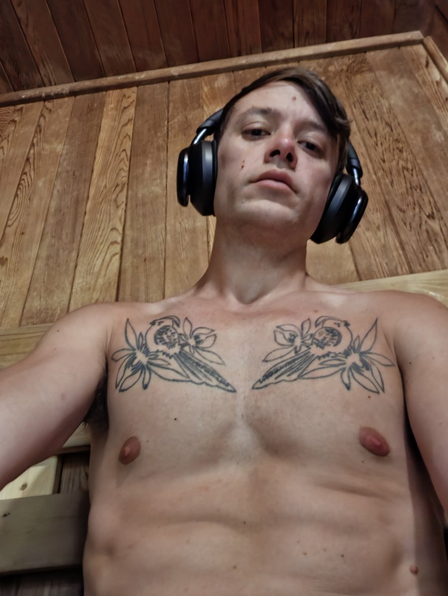 Stinkmeanerlip's tweet photo. Sauna makes everything better https://t.co/eIwDISfEkh