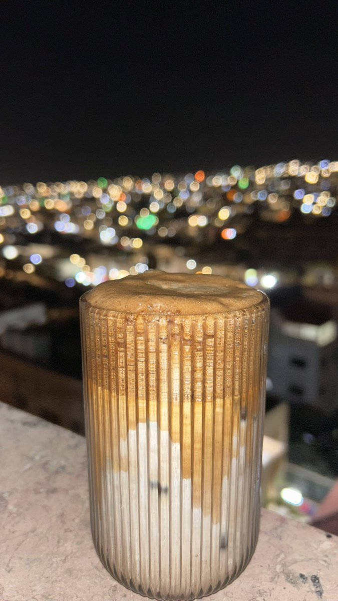 ArabiatEkhlas's tweet photo. بعد انقطاع اسبوع عن الـ iced coffee لاني ما بنام بسببها اليوم ما قدرت أتحمل اكتر من هيك وهيك حنخرب النومه  بس معلش https://t.co/OZQsKDchzx