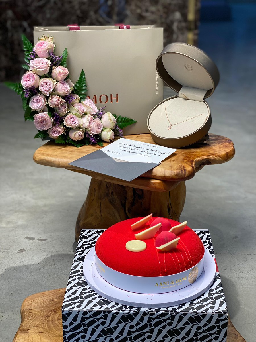 gitsrose's tweet photo. إذا كنت تبحث عن هدية لمناسبة عيد ميلاد تخرج أو رغبة في إسعاد شخص تحبه نساعدك في اختيار وتنسيق الهدية المناسبة حسب ذوقك
#هدايا #هدايا_نسائية #هدايا_فخمة #هدايا_بنات #هدايا_عيد_ميلاد #هدايا_تخرج #هدايا_الرياض #هدايا_نسائية_الرياض #ورد_الرياض #تنسيق_هدايا #توصيل_هدايا #الرياض https://t.co/Rf1arggWdb