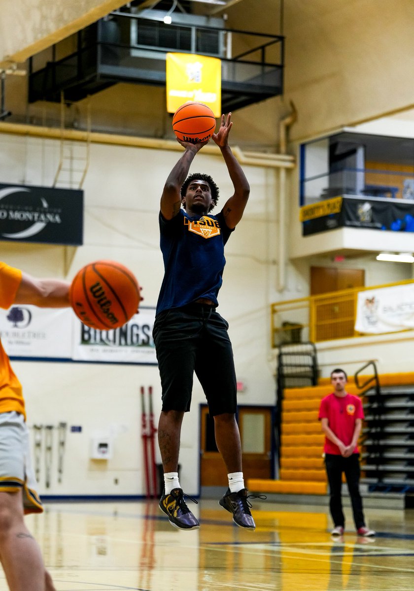 MSUBMBB's tweet photo. 𝓕𝓲𝓻𝓼𝓽 𝓵𝓸𝓸𝓴👀

Welcome back Ty Cox🤝

#MSUBSPORTS | #MSUBMBB | #DRC https://t.co/vKkHpPgTOs