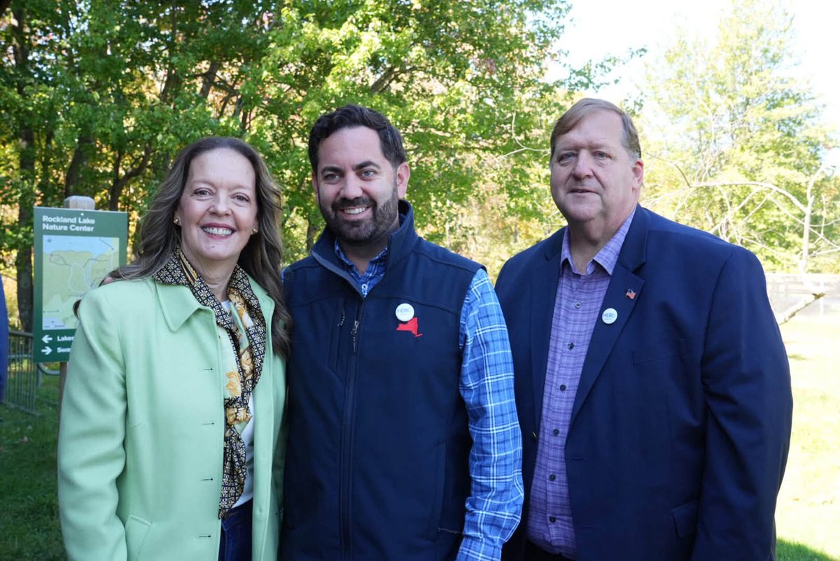 LiveOnNewYork's tweet photo. LiveOnNY was honored to join @SenBillWeber at Rockland Lake State Park to celebrate the legacy of Lauren Shields. Through Lauren’s Law, her courage helped countless NYers say “yes” to organ donation. Her impact will save lives for generations. #DonateLife #LaurensLaw https://t.co/8Jnc9x4Q9H