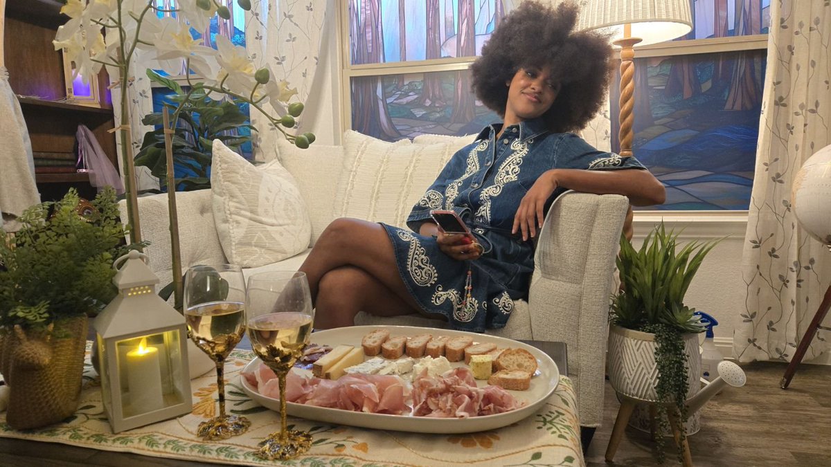 ChelseaBytes's tweet photo. The best part of my birthday is that I get all the cheese and wine I want  🥳 https://t.co/pDyCWJqbtx