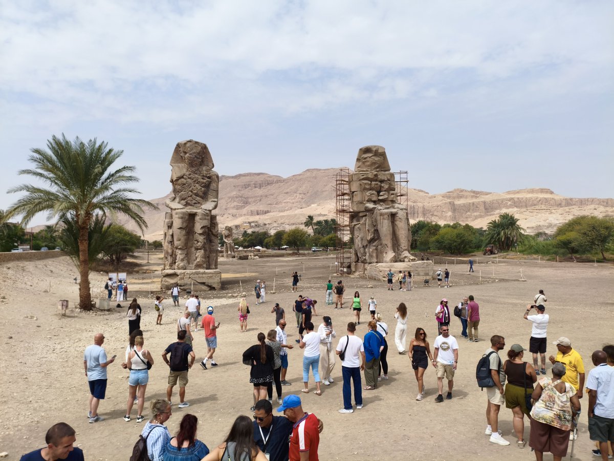 The33ZuZa's tweet photo. Standing before the Colossi of Memnon, I felt the overwhelming grandeur of this ancient land, a silent reminder of how fragile and fleeting our human lives truly are. 🏛️✨
#ColossiOfMemnon #Luxor #Egypt #AncientEgypt #TravelEgypt #Wanderlust #HistoryLovers #Memnon #TravelGram #TimelessEgypt #PoetryOfTravel #Eternity #TheZuZaInLove