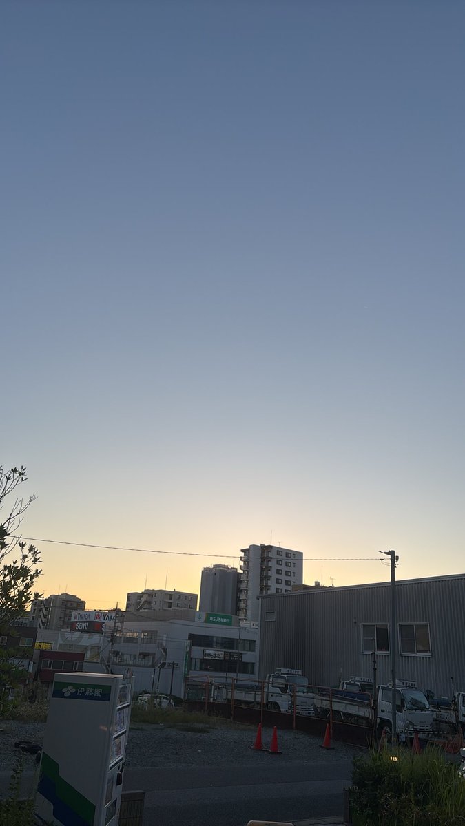 2ki3kia's tweet photo. 朝活。
今日は肩と腕追い込んで3km走ります。 https://t.co/zKakMLVlGW