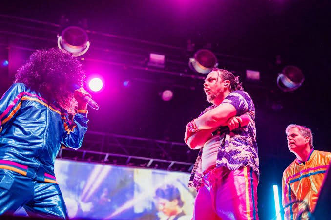KAZK0T0's tweet photo. gay person: I'm gay

straight person: I'm straight

that one annoying friend you’re trying to ignore: guys i’m seeing starbomb tonight https://t.co/O7XyUYEHnI