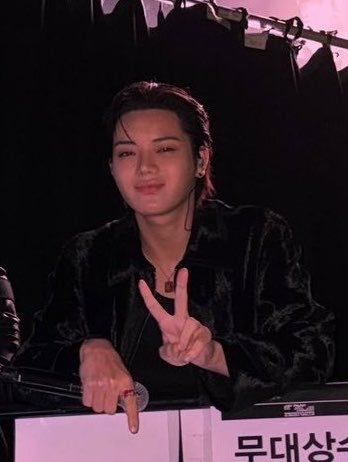 4everfkjae's tweet photo. They call him a nerd, but he looks like a "frat/bad boy who goes to parties, handsome and cool, everyone's friend but also a mystery...lowk" https://t.co/HLDLfGY0ck