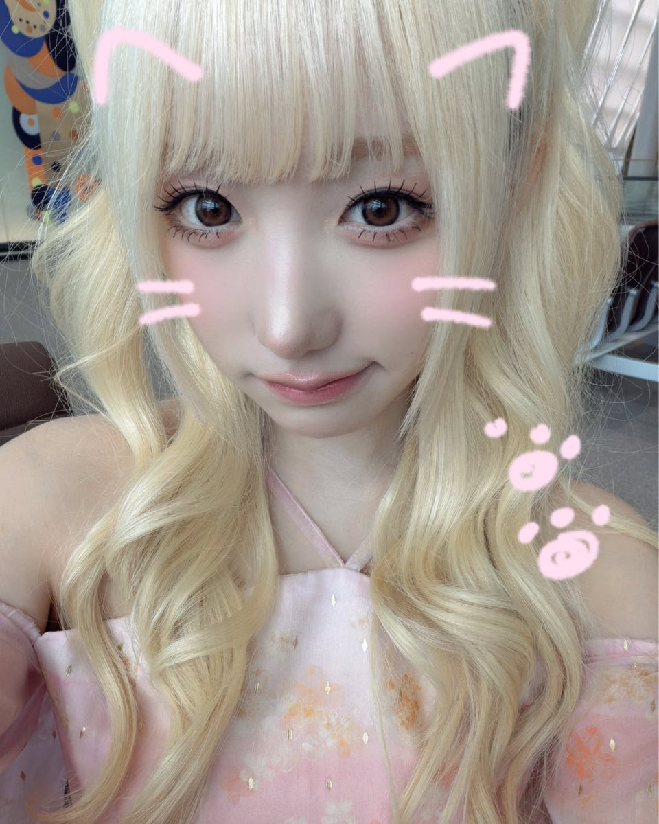 splitofheaven's tweet photo. ⪩⪨  karin  entry  day  one.⠀. ˚̩̩̥͙ ও⠀

hello  friends  !!  went  to  a  cute  cafe  today  after  work  to  treat  myself..  then  i  got  home  n  decided  to  relax  n  give  a  little  surpise  !!  i  am  so  tired..  i  crave  cuddles  and  mint  choco  ice  cream.  🍨🎀 https://t.co/BVmzD5ho2i