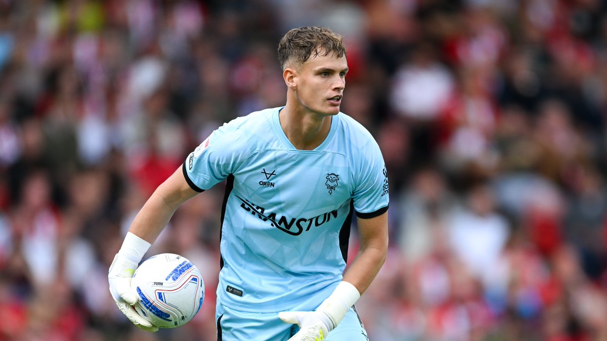 OnlyImpss's tweet photo. The clubs who have kept the most clean sheets in the Championship so far this season:

Lincoln City - 4
Swansea City - 4
Charlton Athletic - 3
Millwall - 3

#WeAreImps #Imps https://t.co/oDC06CWWVv