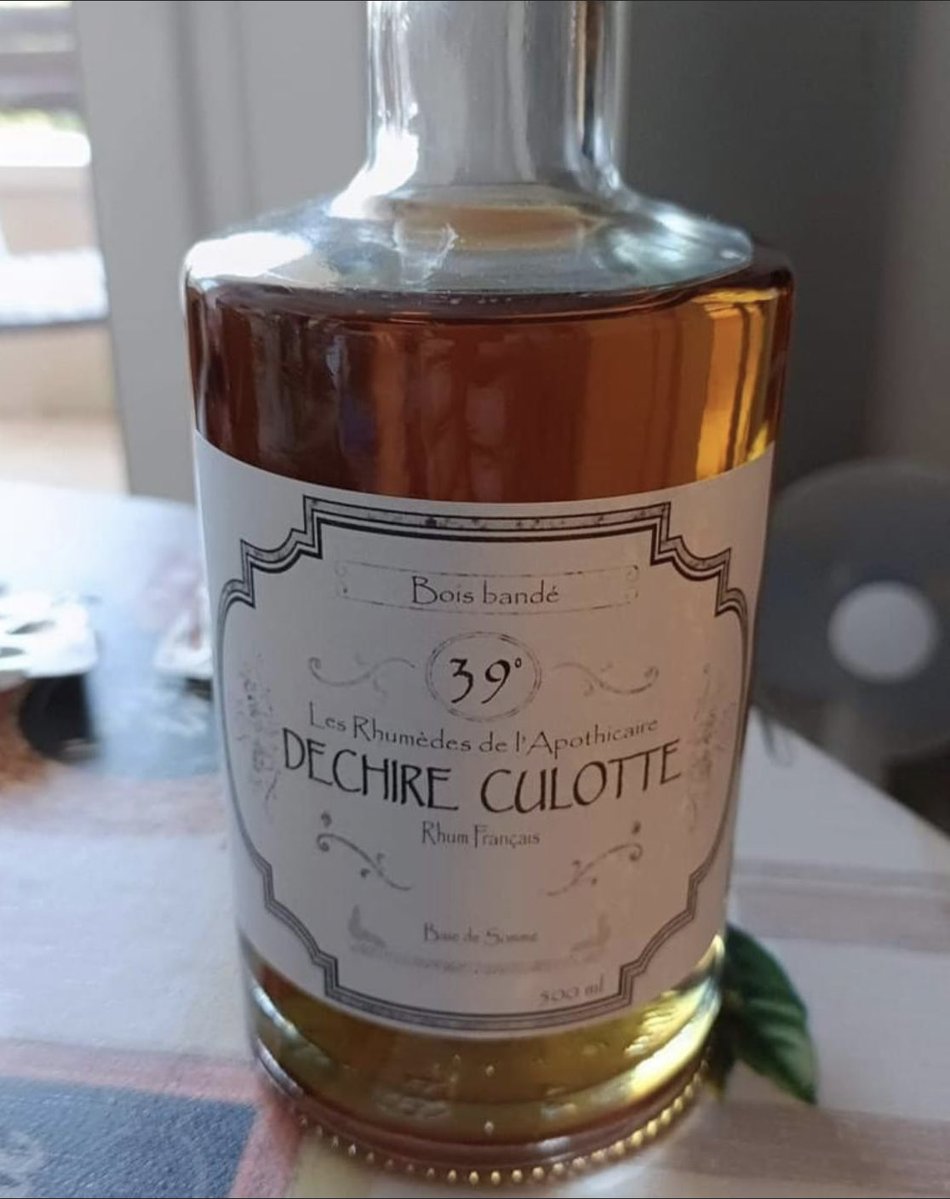 Clemetenzo's tweet photo. Amateur de rhum et de sexe alors faite comme Enzo. Buvez un petit verre et passez à l’action. 😈🔥
@lingerie_sexy_f 
#rhum https://t.co/0S9KzpI1dR