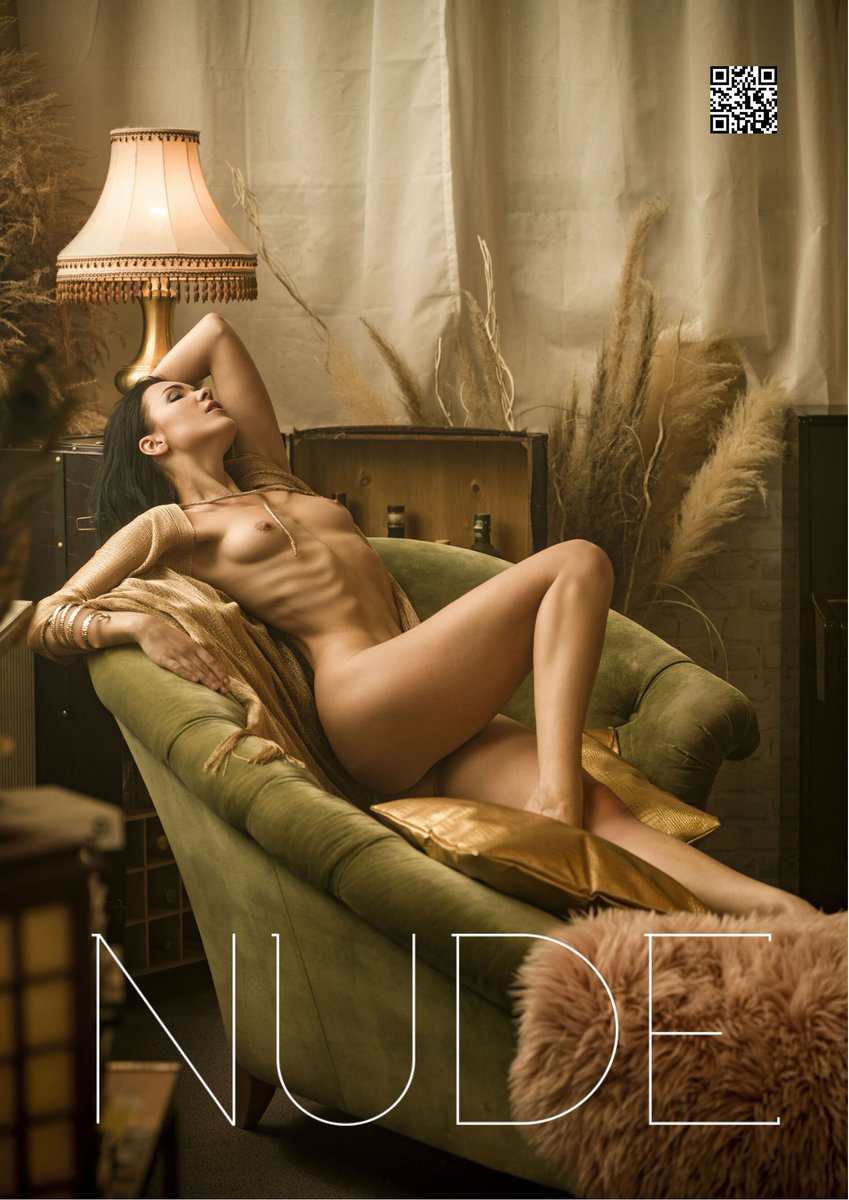 MarcBoilyPhoto's tweet photo. NUDE Nº55: Artistique, back cover 🤍
Olga Marie, by Thomas Freyer.
Lamp light, gold and velvet. A painting that happens to be a photograph.
Every format, digital and print:
https://t.co/ALoVWA62kz
#FineArtNude #ArtNude #NUDEMagazine https://t.co/2ibafCXdri