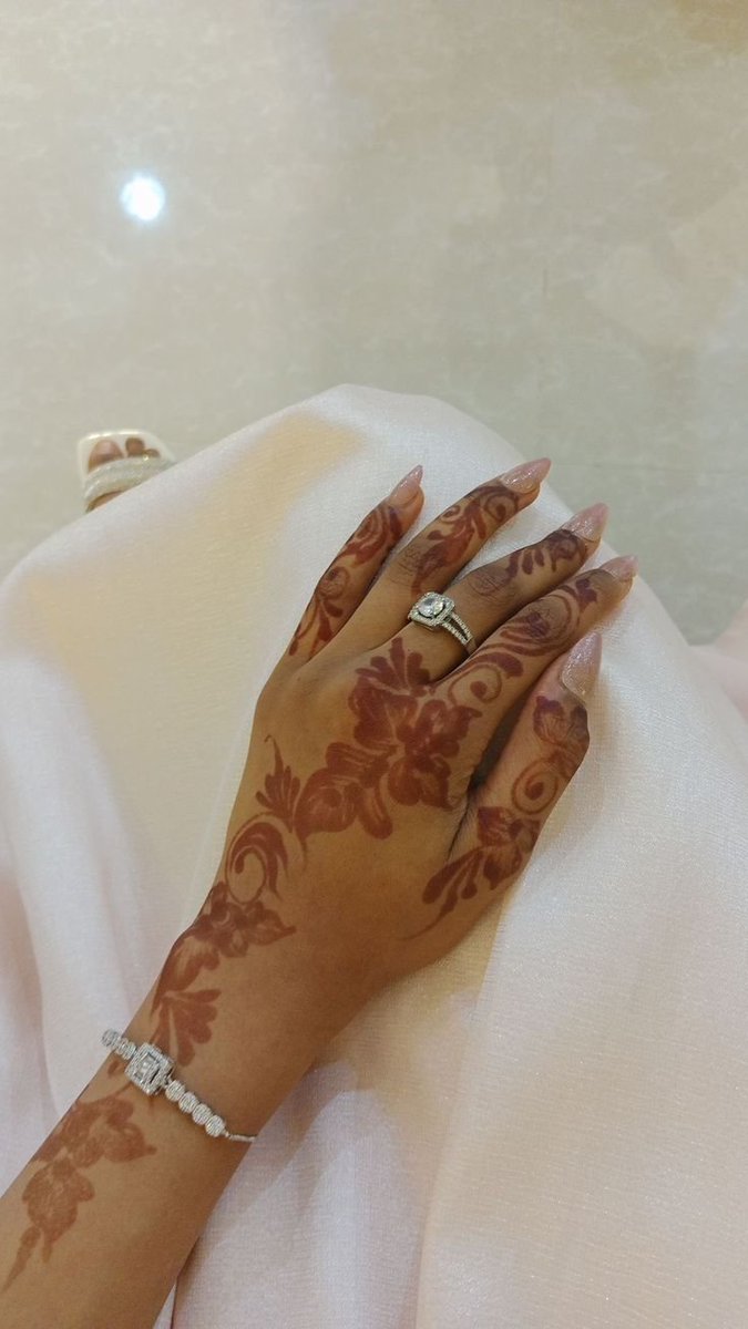 Fatima598320's tweet photo. أحب أن أكون مختلفة بطريقتي الخاصة 🤍🌸 https://t.co/HKtkHLHdFL