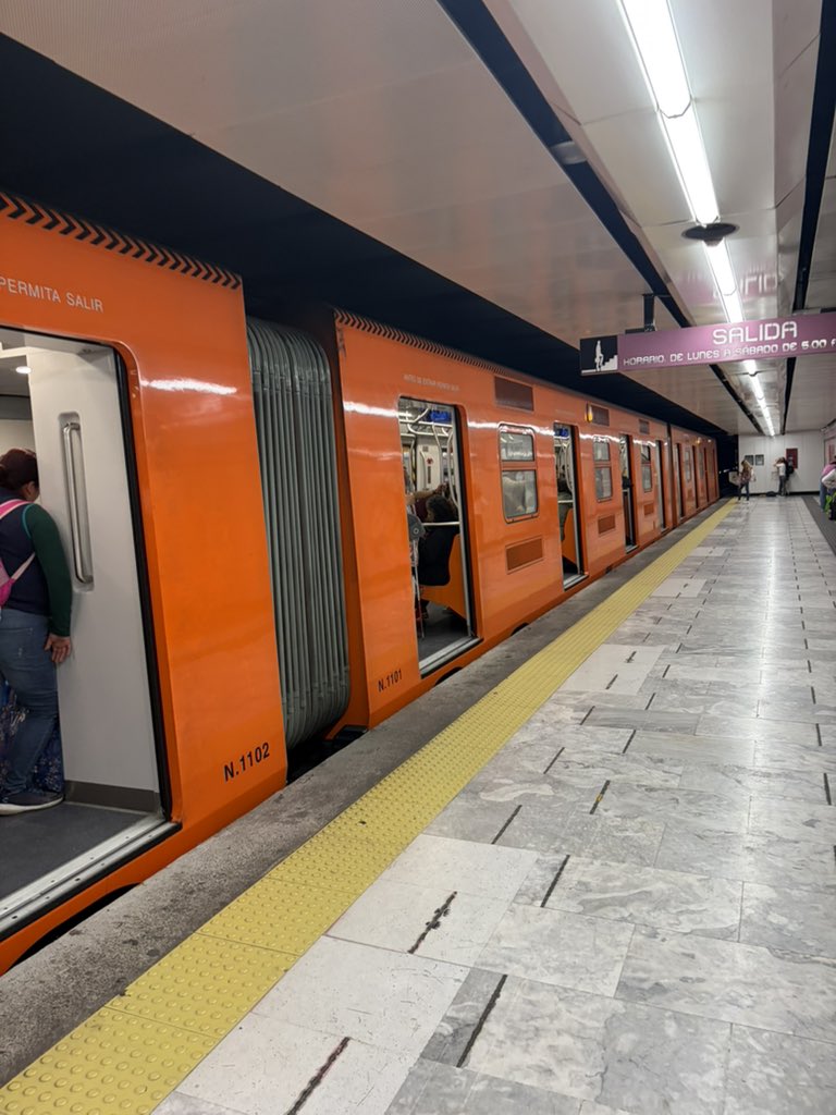 Aidelilu's tweet photo. @MetroCDMX media hora así, y ahora no es la lluvia https://t.co/o120VJgiKH