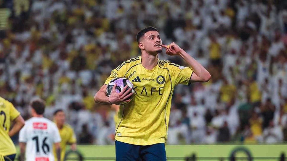 Abb300000's tweet photo. @qiddiyafootball @AlNassrFC الصقر الحمدان 💛 https://t.co/Q6hxDmgKam