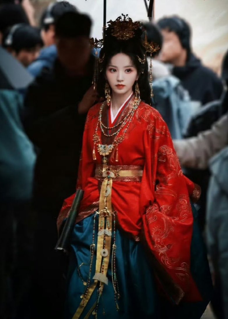 turningbald's tweet photo. seeing this outfit after knowing this is where it all began like WEI RAO NOBODY CAN MAKE ME HATE YOU BBG https://t.co/fMLsBoBU8a