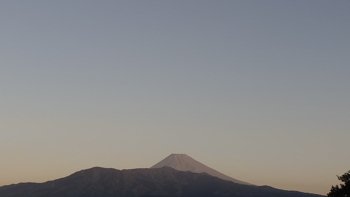 pal_poo's tweet photo. 今日の富士山 https://t.co/nDHgGZTpG0