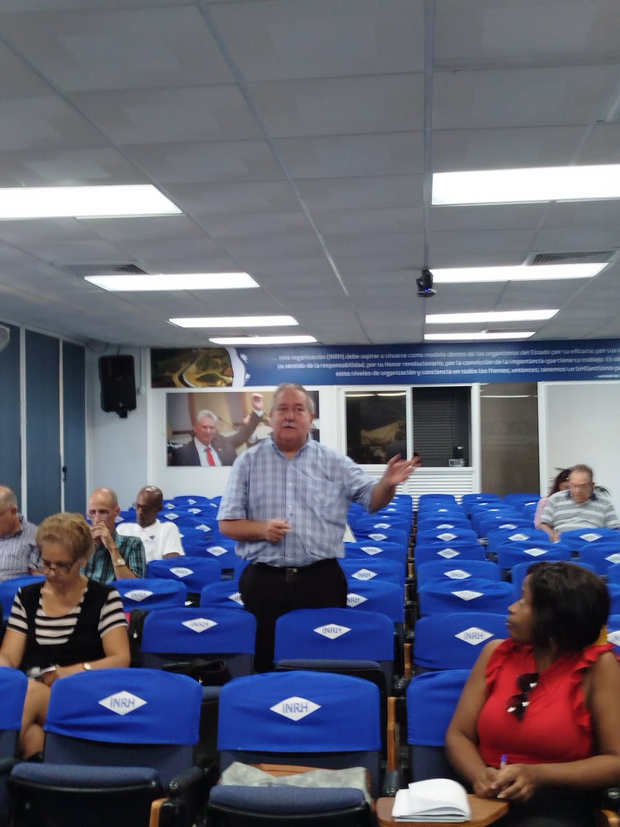 AntonioRdguezR's tweet photo. En la Reunión de Uso Racional del Agua, con la presencia de la #VPM Inés María Chapman, evaluamos la situación #Hidrometeorológica, las medidas para el entrenamiento a la sequía en Mayabeque y el abasto de agua y el saneamiento en todas las provincias #UnidosXCuba #INRHCuba https://t.co/EvbTKPoACB