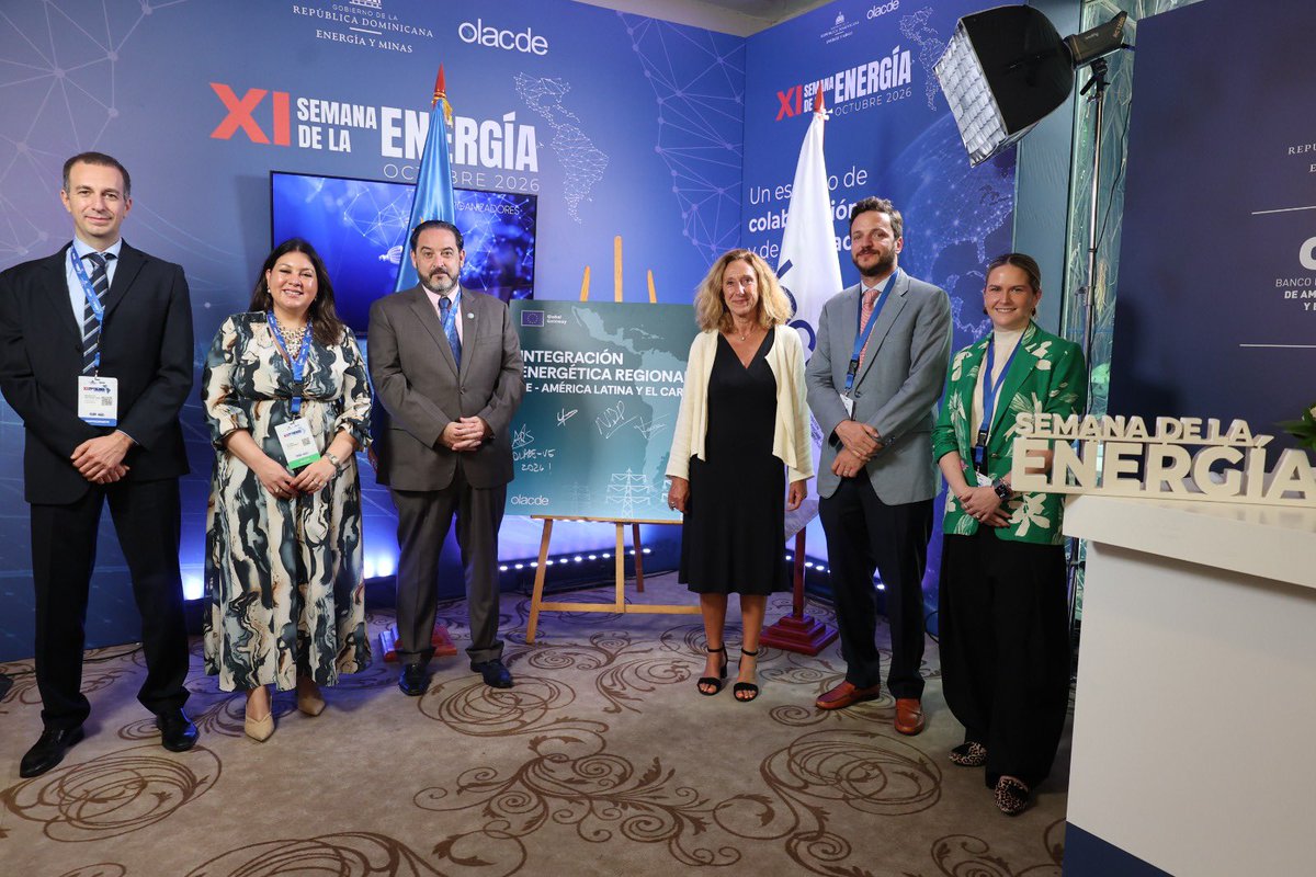 OLACDEORG's tweet photo. ⚡🌎🤝🇪🇺 OLACDE y la Unión Europea fortalecen la cooperación energética entre América Latina y el Caribe y Europa.

En el marco de la XI Semana de la Energía, ambas instituciones acordaron avanzar con el Plan de Acción 2026–2028, enfocado en integración eléctrica y gasífera, planificación energética, regulación y fortalecimiento de capacidades.

La cooperación permitirá impulsar proyectos mejor preparados, intercambiar experiencias y ampliar oportunidades de inversión para acelerar la integración energética regional.

🔗 Una nueva etapa de cooperación birregional para construir sistemas energéticos más conectados, resilientes y sostenibles.

#OLACDE #UniónEuropea #SemanaDeLaEnergía #IntegraciónEnergética #Energía #AméricaLatina #Caribe @UNIONEUROPEA @EUCouncil @EU_Commission