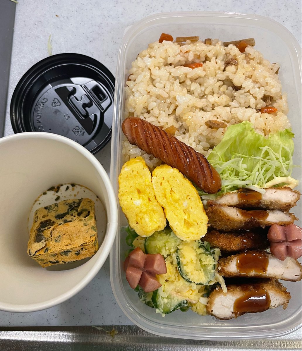 k241225k's tweet photo. 母ちゃんよ!
朝5時過ぎに「弁当欲しい!」と
言われても適当な物しか
出来んのよーーー(　߹꒳​߹ ) https://t.co/gKL7bRyVRU