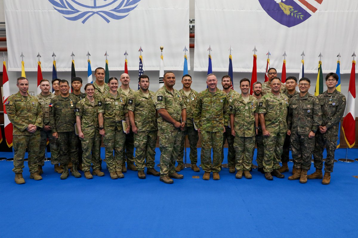 UN_Command's tweet photo. @NZDefenceForce Congratulations to all recipients, your commitment and professionalism make a lasting contribution to peace and stability on the Korean Peninsula.

@NZAmb_ROK @NZinKorea

#UnderOneFlag https://t.co/WwxXpel6Qa