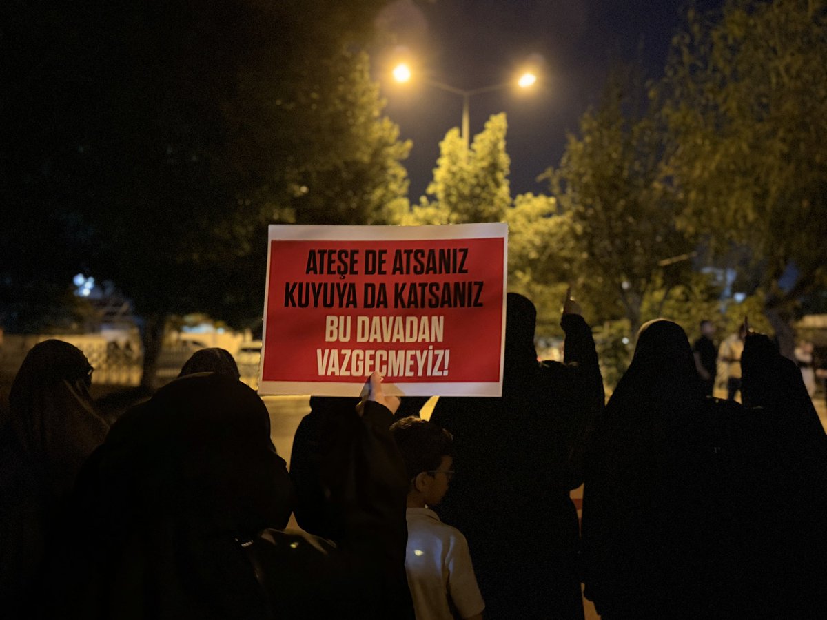 frknhrkti's tweet photo. Bu Furkan Kardeşliğidir!  

Furkan Hareketi mensupları olarak emniyet önünde, haklarında hiçbir suç olmamasına rağmen gözaltına alınan kardeşlerimizi bekliyoruz!

Yazıklar olsun böyle adalete! https://t.co/uxYLuTnLVP
