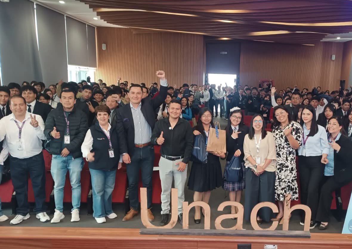 EducacionZ3_Ec's tweet photo. [CHIMBORAZO]  En Riobamba, participamos en el Summit BT 2026, “Talento Técnico para Transformar el Futuro”  encuentro que reafirma nuestro compromiso con el #BachilleratoTécnico, impulsando el talento de nuestros estudiantes y fortaleciendo nuevas oportunidades. 🚀💡 https://t.co/EIx0WaDPuS
