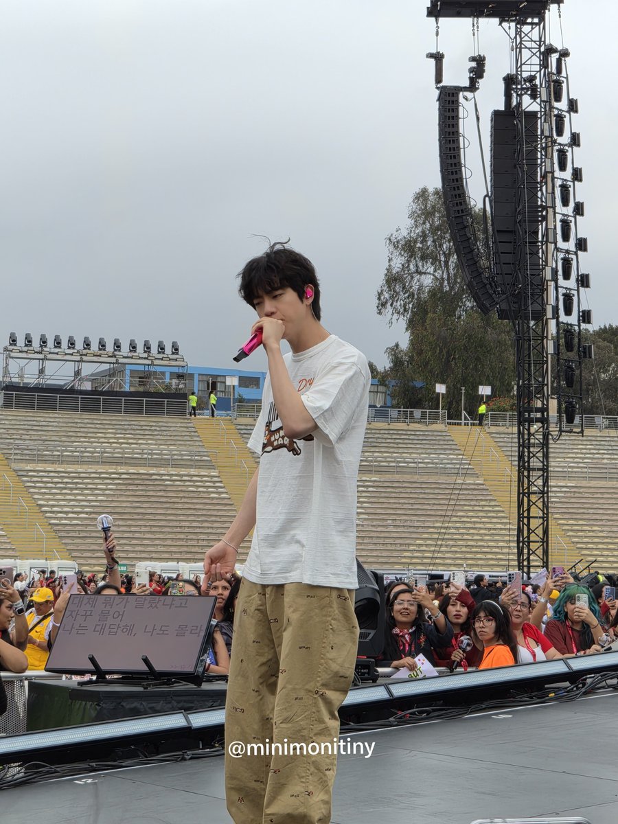 morgannyanya's tweet photo. seokjin es tan hermoso, mi cámara no le hace justicia

#BTS_WORLDTOUR_ARIRANG 
#BTS_WORLDTOUR_ARIRANG_LIMA 
#BTS_WORLDTOUR_ARIRANG_LATAM https://t.co/Br6GvBny4Y