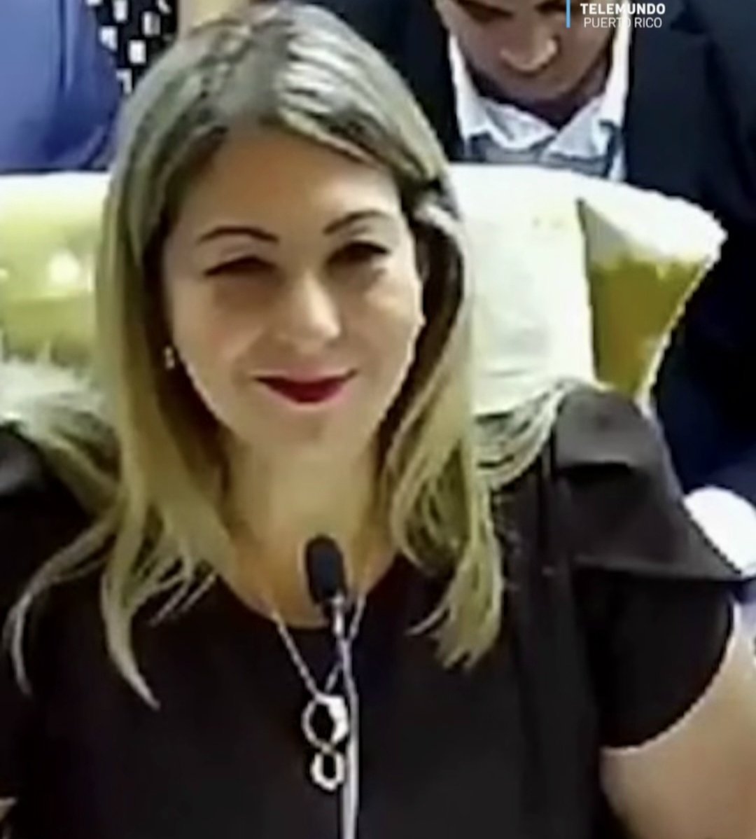 manuelernestopr's tweet photo. Si isted le cree a esta señora, secretaria de @SomosFamiliaPR y pareja de Baby, usted es parte del problema. #CrudoYSinEditar #corrupción https://t.co/RFrRjB3BAL