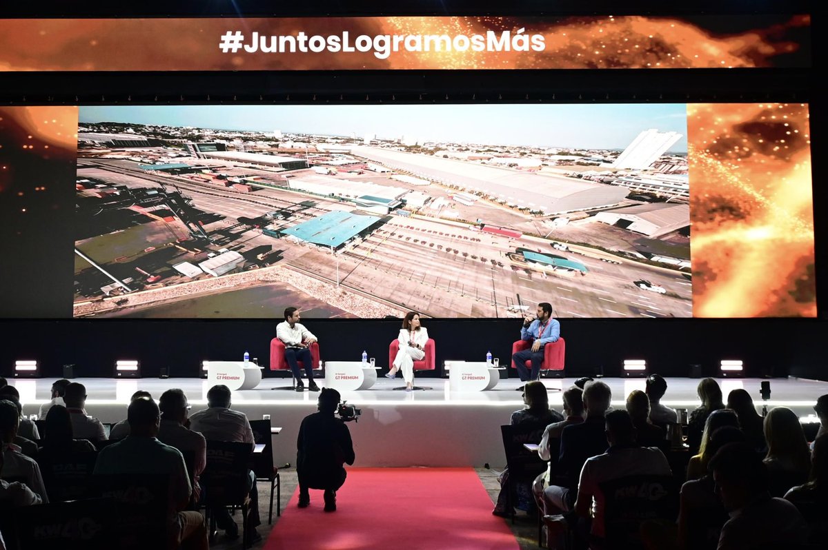 PuertoCTG's tweet photo. En el 51.º Congreso Nacional de Colfecar, Roberto Martínez, Director de Servicio al Cliente del Grupo Puerto de Cartagena, participó en el panel “Colombia se construye en grande: obras que han transformado al país”.

Un espacio para conversar sobre la infraestructura que ha impulsado el desarrollo del país y sobre los retos que vienen para el transporte y la logística.

Gracias a Colfecar por reunir a quienes mueven la carga de Colombia.

📷 Créditos: @Colfecar 

#Colfecar #GrupoPuertoDeCartagena