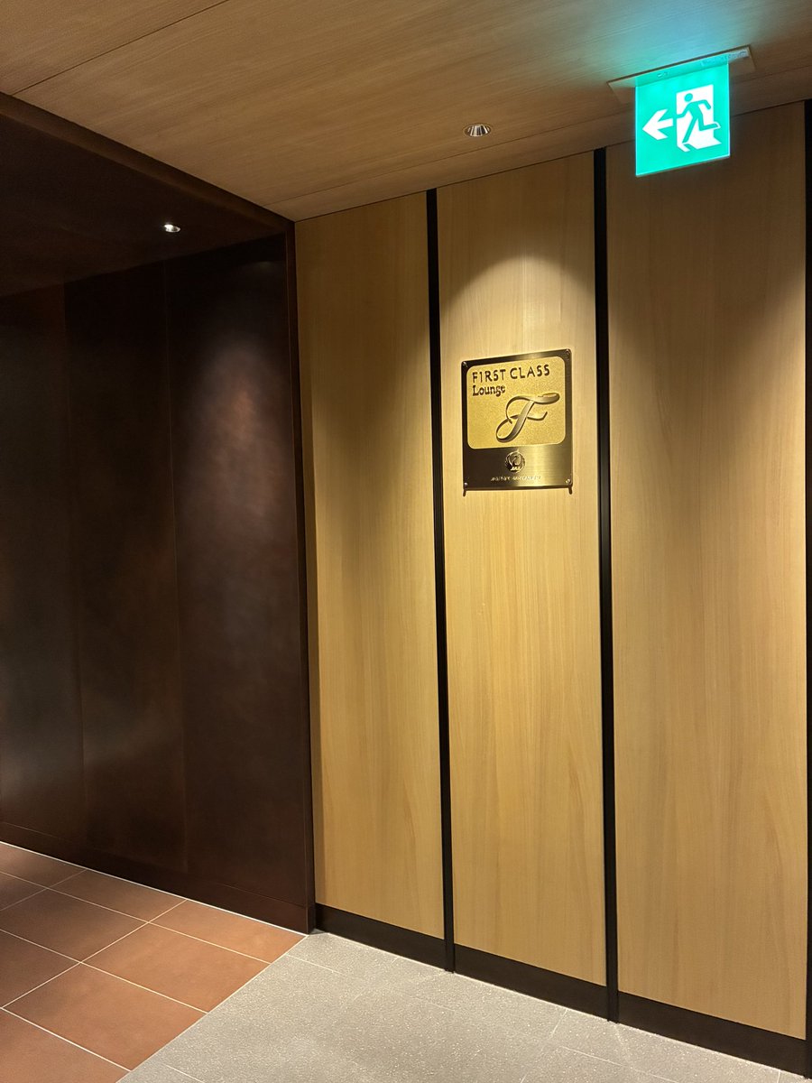 STO89620599's tweet photo. 第一ターミナル北ラウンジ早速使って見ました

広くて良い感じ https://t.co/Dkat0nIQxZ