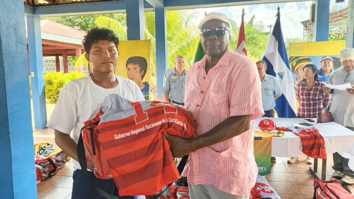 Canal4Ni's tweet photo. ⚾🔥 ¡El Caribe Norte va con todo rumbo al Pomarito!
Los jóvenes peloteros del equipo U23 recibieron nuevos uniformes y continúan fortaleciendo su preparación para representar con orgullo a la región. 🇳🇮💪 #noticias #canal4
#noticias #nicaragua Más información 👉🏻🌐 https://t.co/iUKUpFk2mz