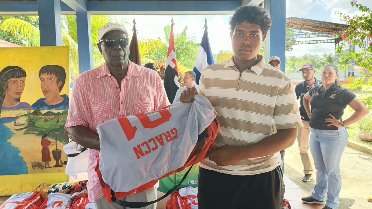 Canal4Ni's tweet photo. ⚾🔥 ¡El Caribe Norte va con todo rumbo al Pomarito!
Los jóvenes peloteros del equipo U23 recibieron nuevos uniformes y continúan fortaleciendo su preparación para representar con orgullo a la región. 🇳🇮💪 #noticias #canal4
#noticias #nicaragua Más información 👉🏻🌐 https://t.co/iUKUpFk2mz