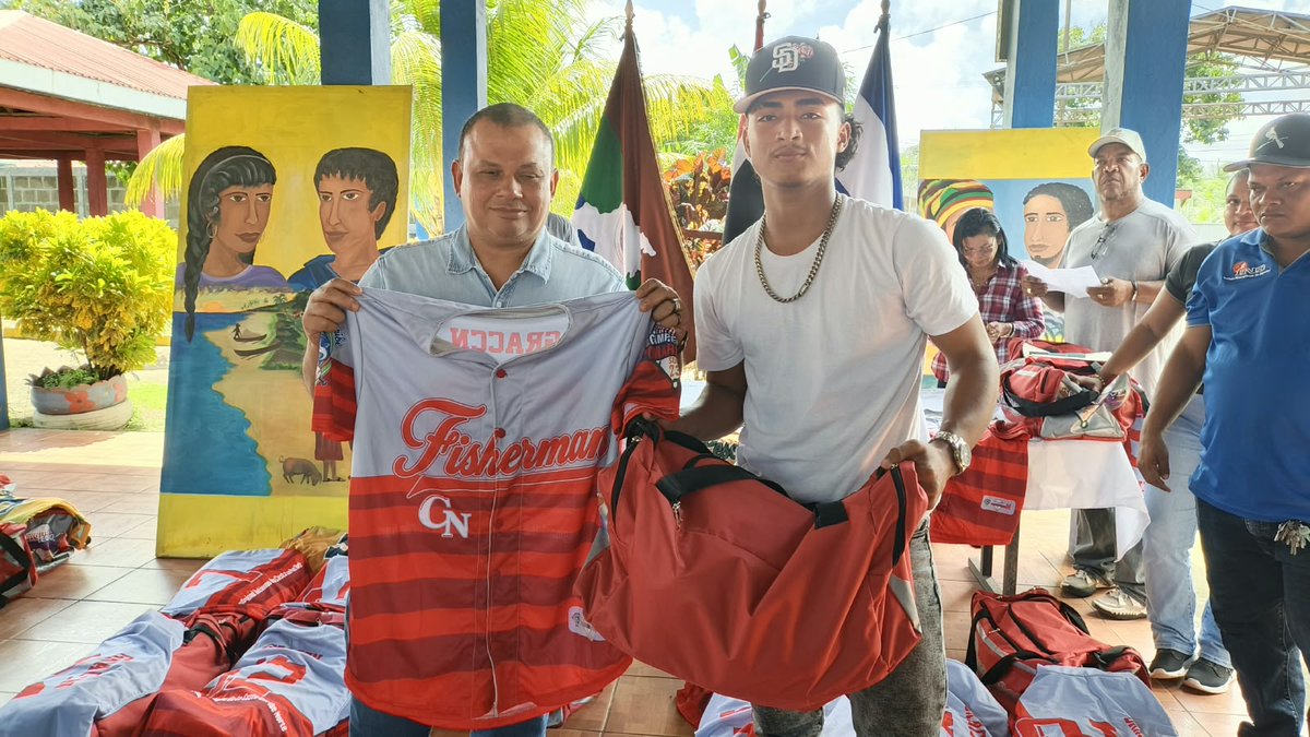 Canal4Ni's tweet photo. ⚾🔥 ¡El Caribe Norte va con todo rumbo al Pomarito!
Los jóvenes peloteros del equipo U23 recibieron nuevos uniformes y continúan fortaleciendo su preparación para representar con orgullo a la región. 🇳🇮💪 #noticias #canal4
#noticias #nicaragua Más información 👉🏻🌐 https://t.co/iUKUpFk2mz